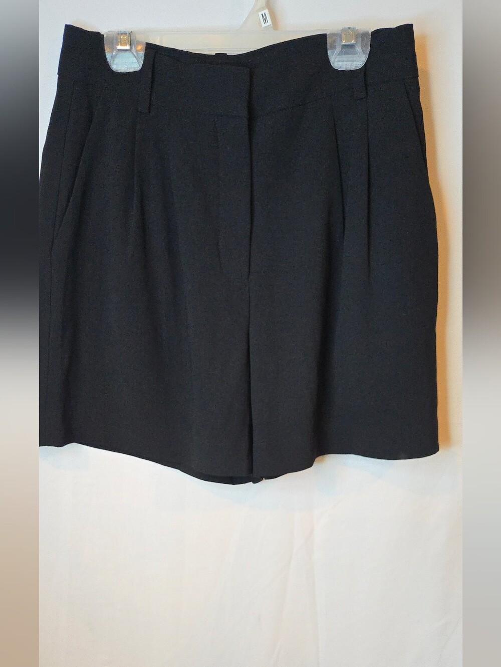 Aritzia Babaton Eversential Tailored Pleated Black High-Waist Women’s 6 Shorts - Picture 2 of 6